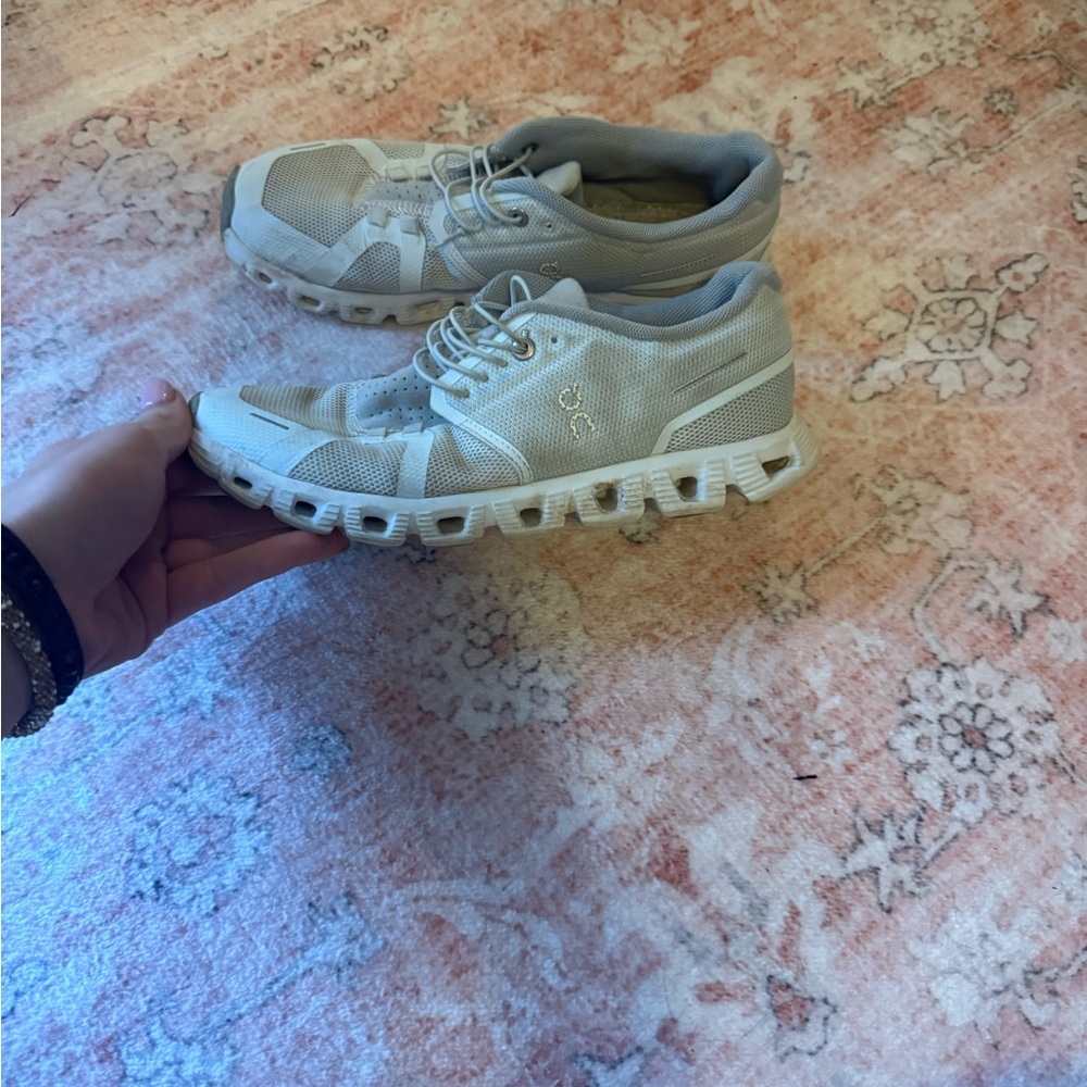 Oncloud shoe, slip on, woman’s size 8, grey